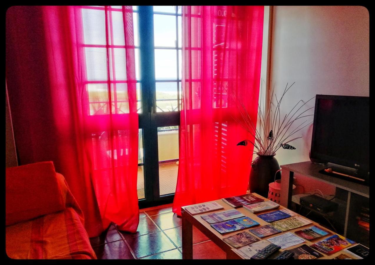 Supertubos Beach Hostel Atouguia Da Baleia Εξωτερικό φωτογραφία