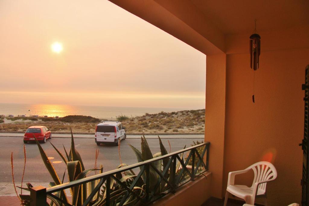 Supertubos Beach Hostel Atouguia Da Baleia Εξωτερικό φωτογραφία